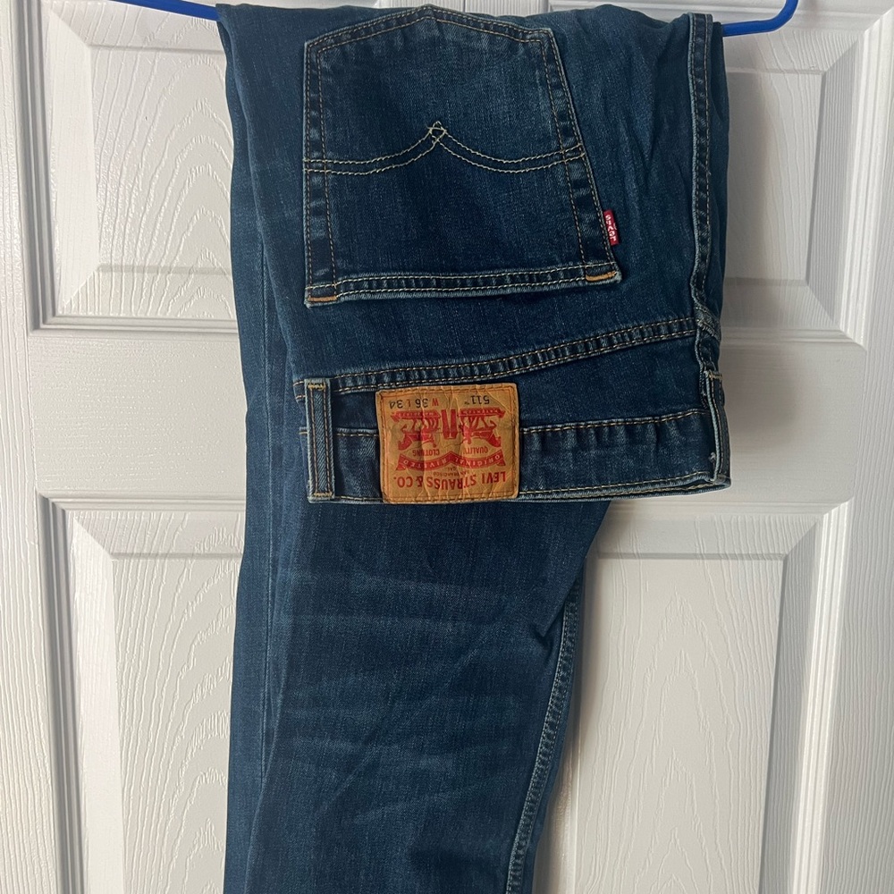 Levi dark blue jeans
